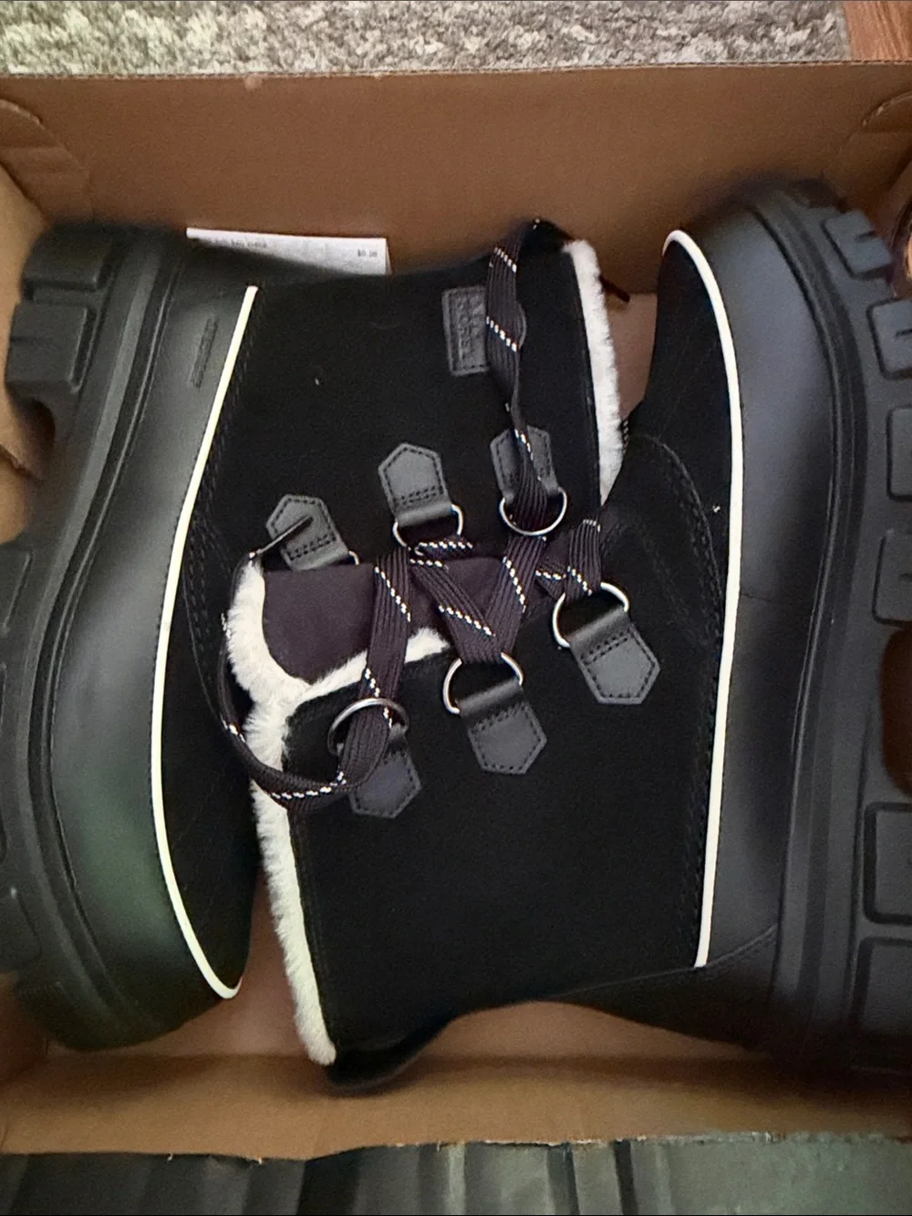 NWT Sorel Black Winter Boots with White Trim Women’s size 11